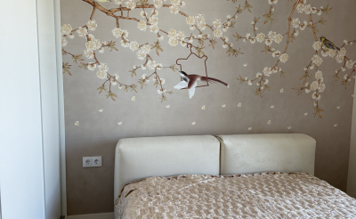 Уютная спальня с атмосферой природы